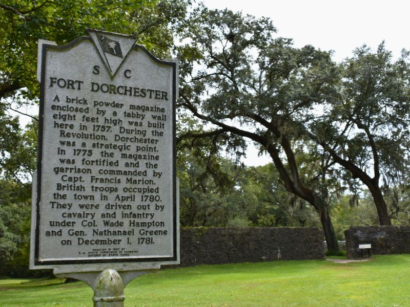 The Fort Dorchester historical plaque in front of the fort walls